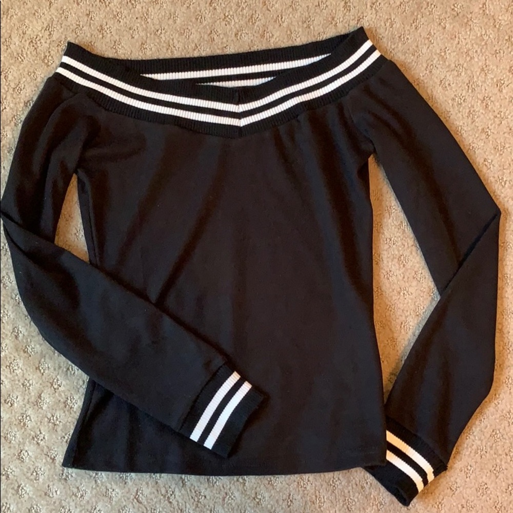 Over the shoulder long sleeve crop top